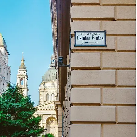 Convenience & Chic By The Basilica Budapest