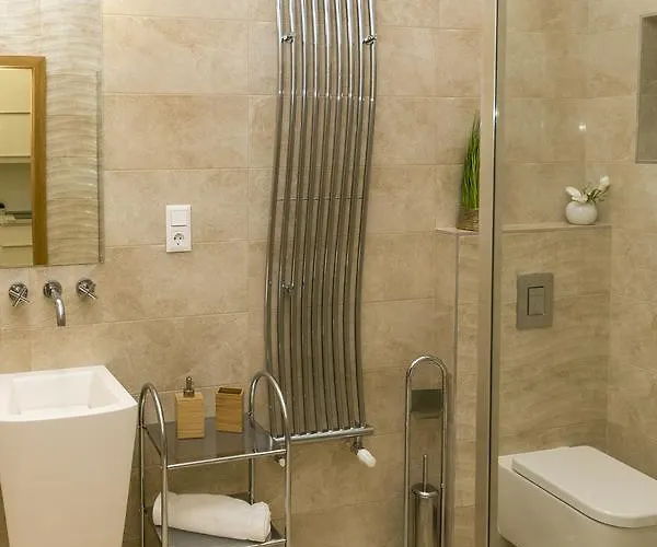 Convenience & Chic By The Basilica Apartament *