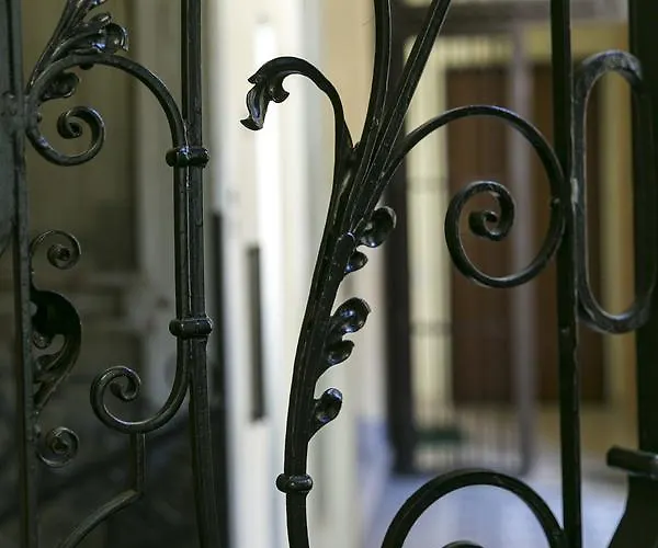 Convenience & Chic By The Basilica Apartament *