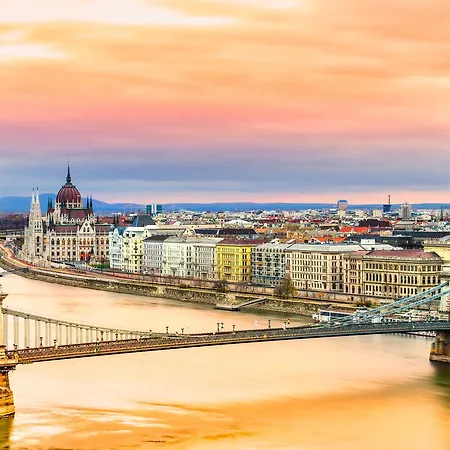 Convenience & Chic By The Basilica Budapest