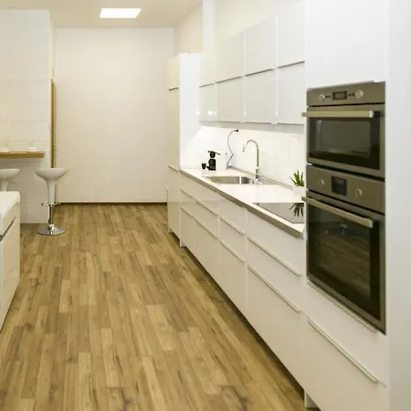 Apartment Convenience & Chic By The Basilica *
