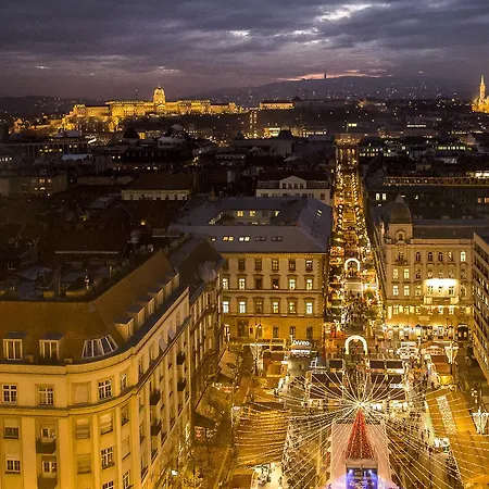 Convenience & Chic By The Basilica