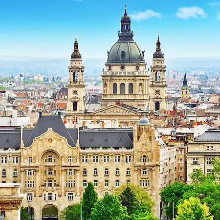 Convenience & Chic By The Basilica Budapest