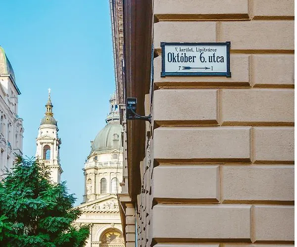 Convenience & Chic By The Basilica Budapest